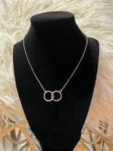 Load image into Gallery viewer, Interlocking Rings Necklace
